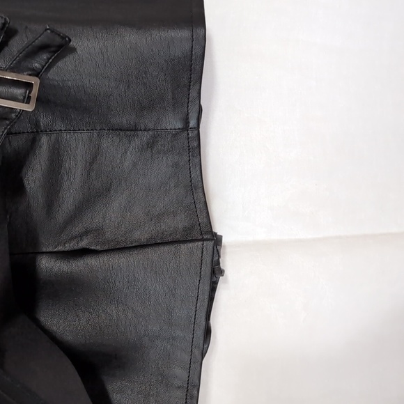 Vintage Neutral Zone Black Faux Leather Skort with Buckles Size 13/14 - Picture 4 of 5